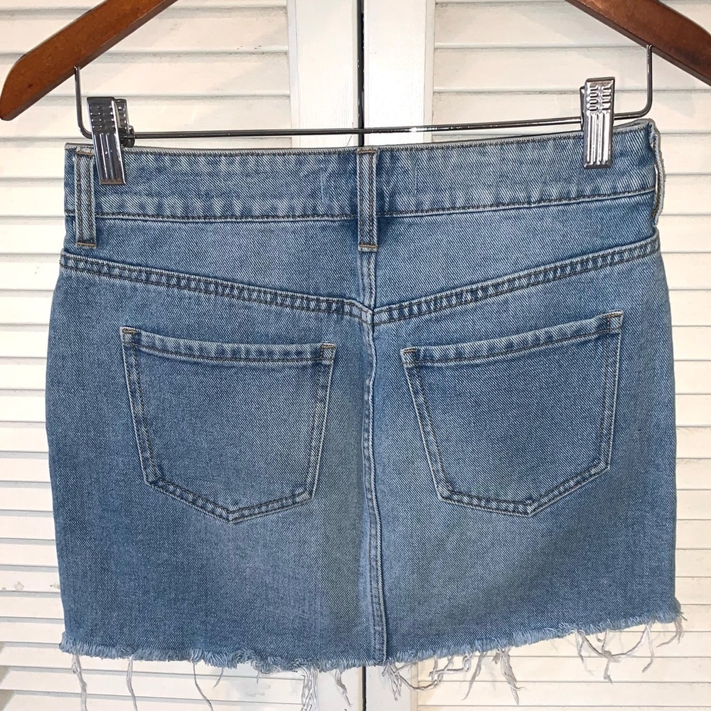 Pacsun Mini denim Skirt with white floral embroidery size 25 women’s - Picture 3 of 6